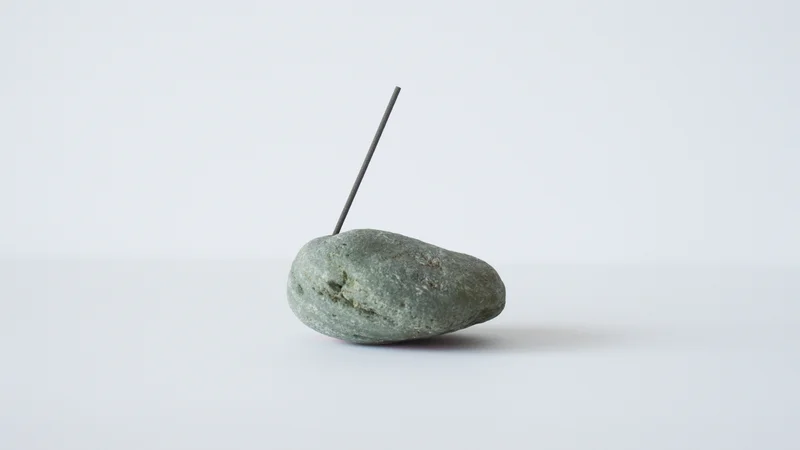 "still" series / stand